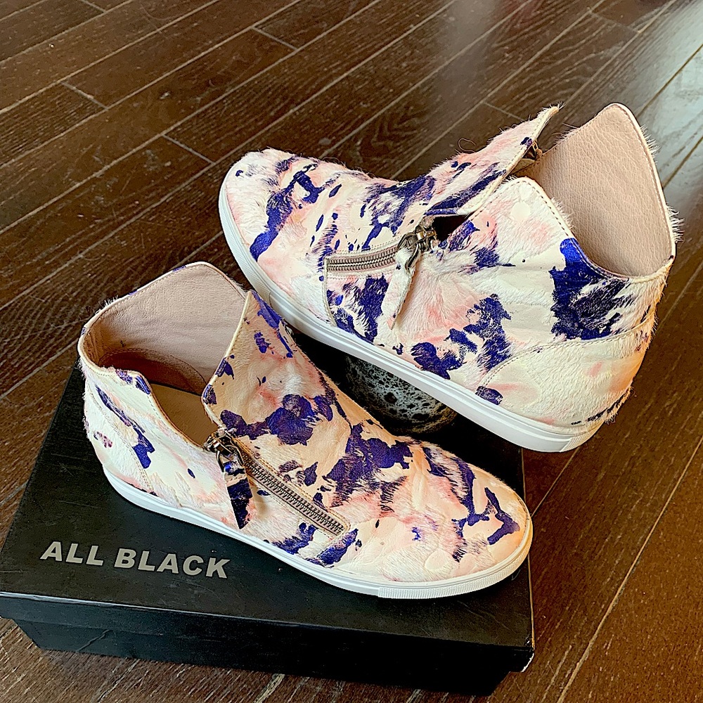 SUPER CUTE Pony hair wedge sneakers